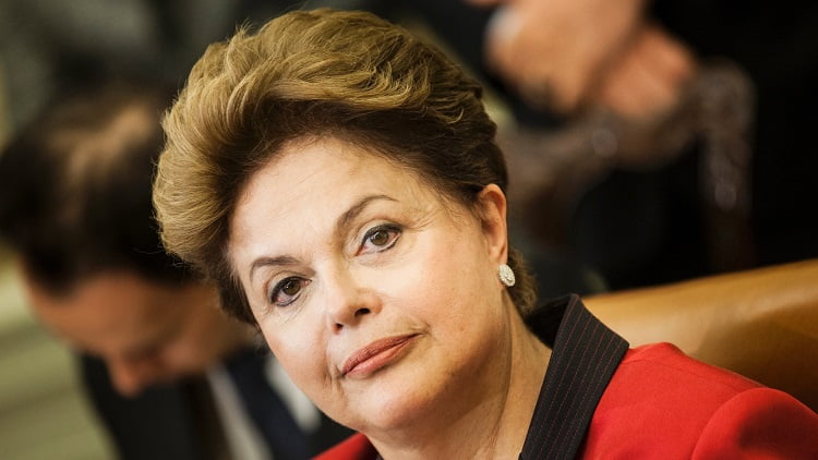 Notícia: Dilma sanciona lei que eleva tributação sobre smartphone, tablets e pcs